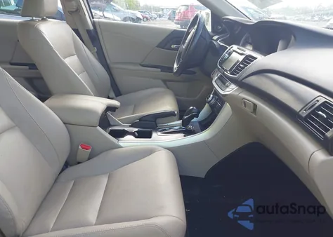 2013 Honda Accord Touring z USA, uszkodzony, nr VIN 1HGCR3F93DA030525